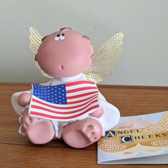 ANGEL CHEEKS "ANGEL WITH FLAG" KIRK'S KRITTERS 2001 FIGURINE - Picture 7 of 11